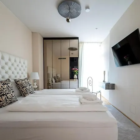 Exklusives Familienapartment Mit Luxurioesem Flair Zúrich