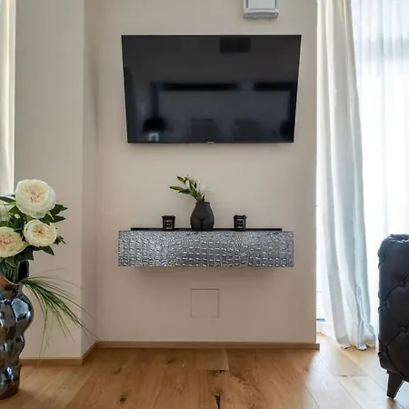 Exklusives Familienapartment Mit Luxurioesem Flair Zúrich