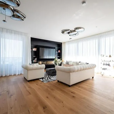 Exklusives Familienapartment Mit Luxurioesem Flair Zúrich